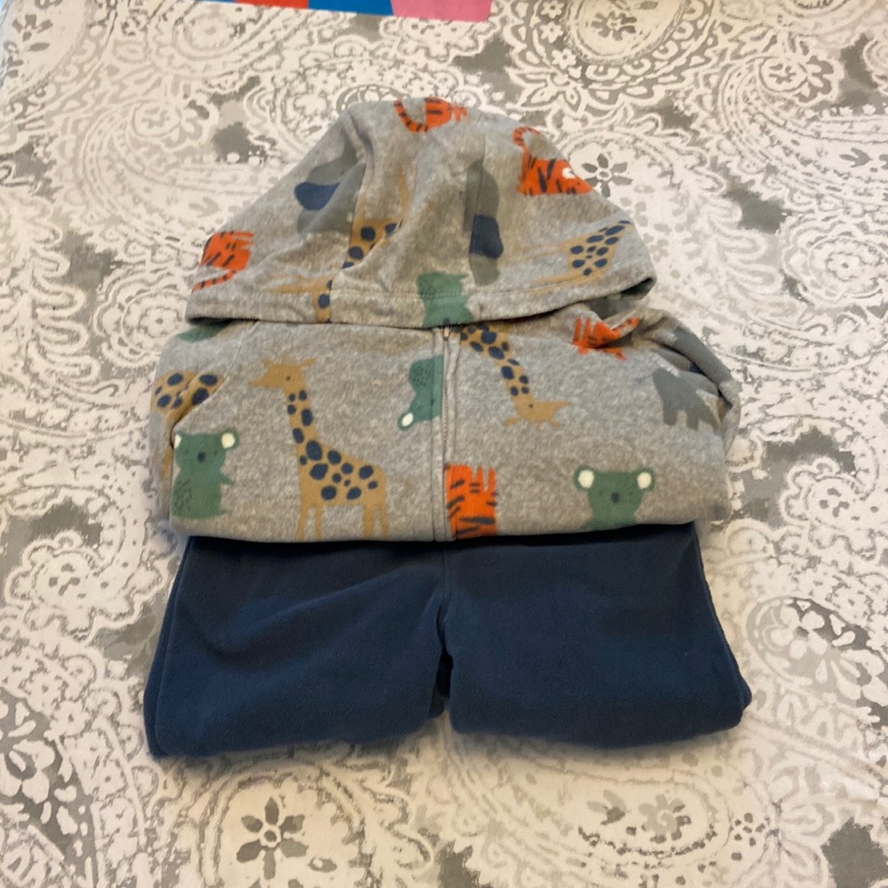 Carter’s two piece fleece outfit with joggers and jacket size 2T